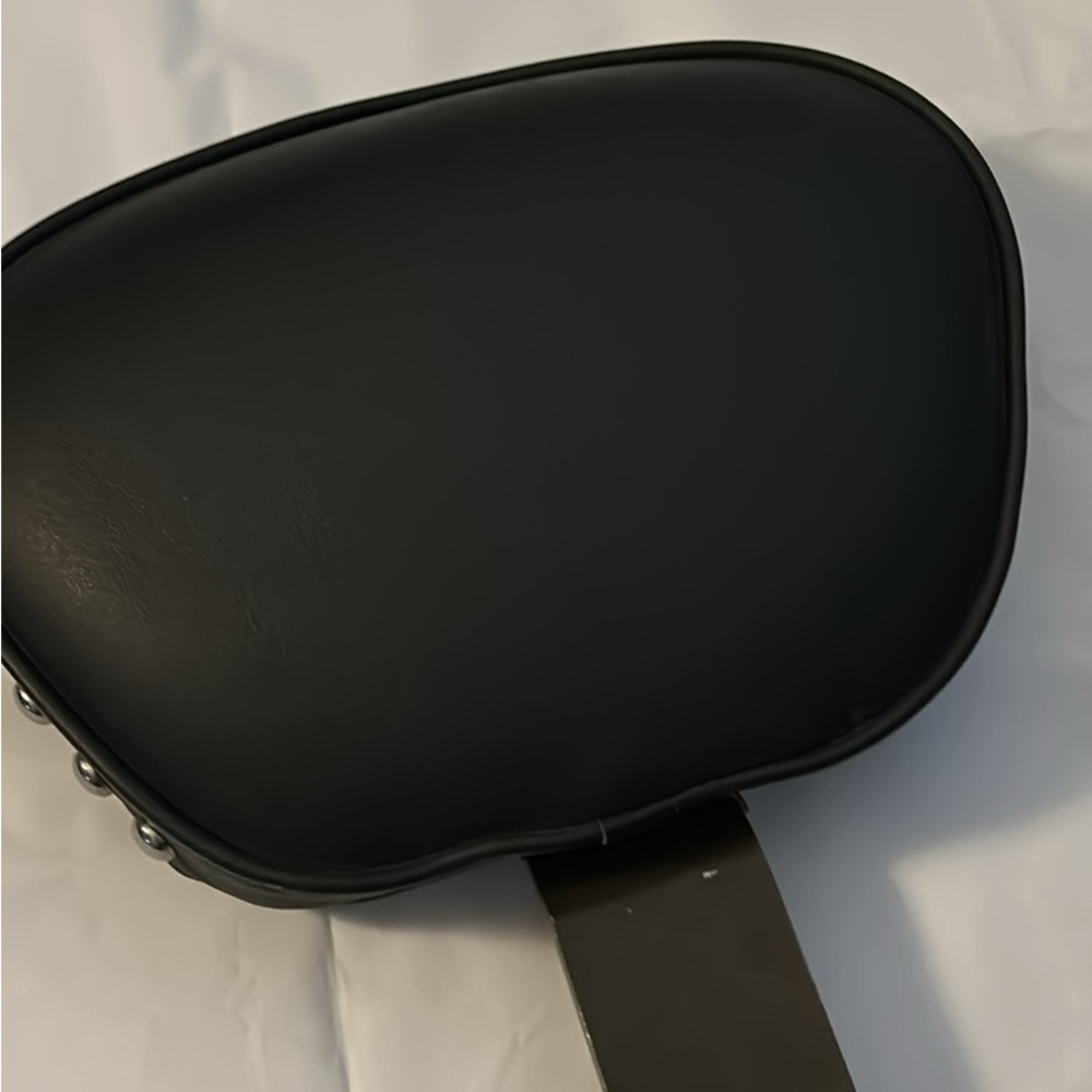 Harley Davidson 2000-2008
Softail FLSTC Studded Rider
Backrest Pad